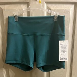 NWT Wunder Train HR Short 4”
